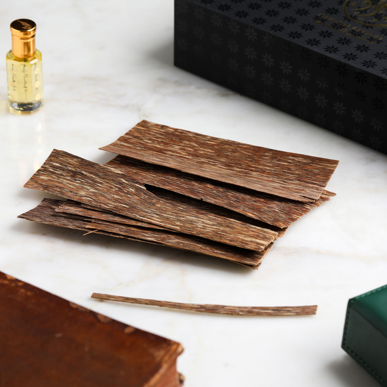 Prachin oud chips incense box